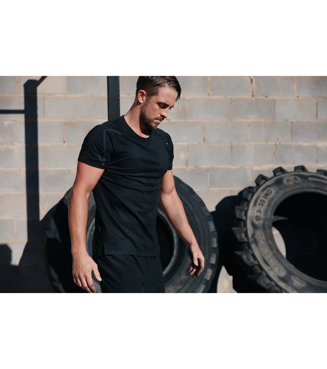 2XU Men's Aero Performance T-Shirt - Image 14
