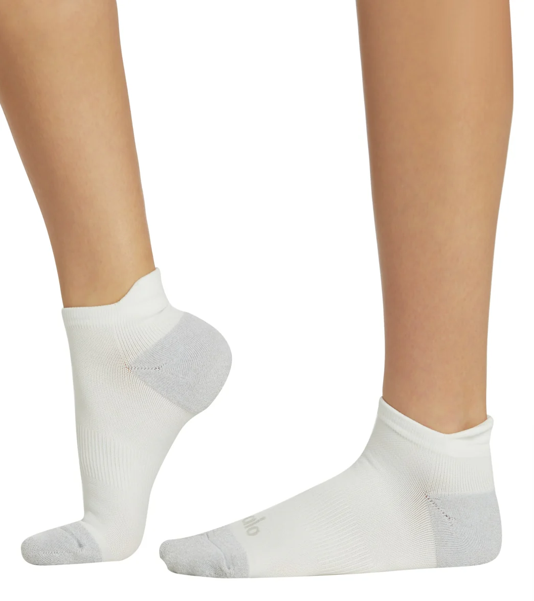Alo Yoga Performance Tab Sock - Image 11