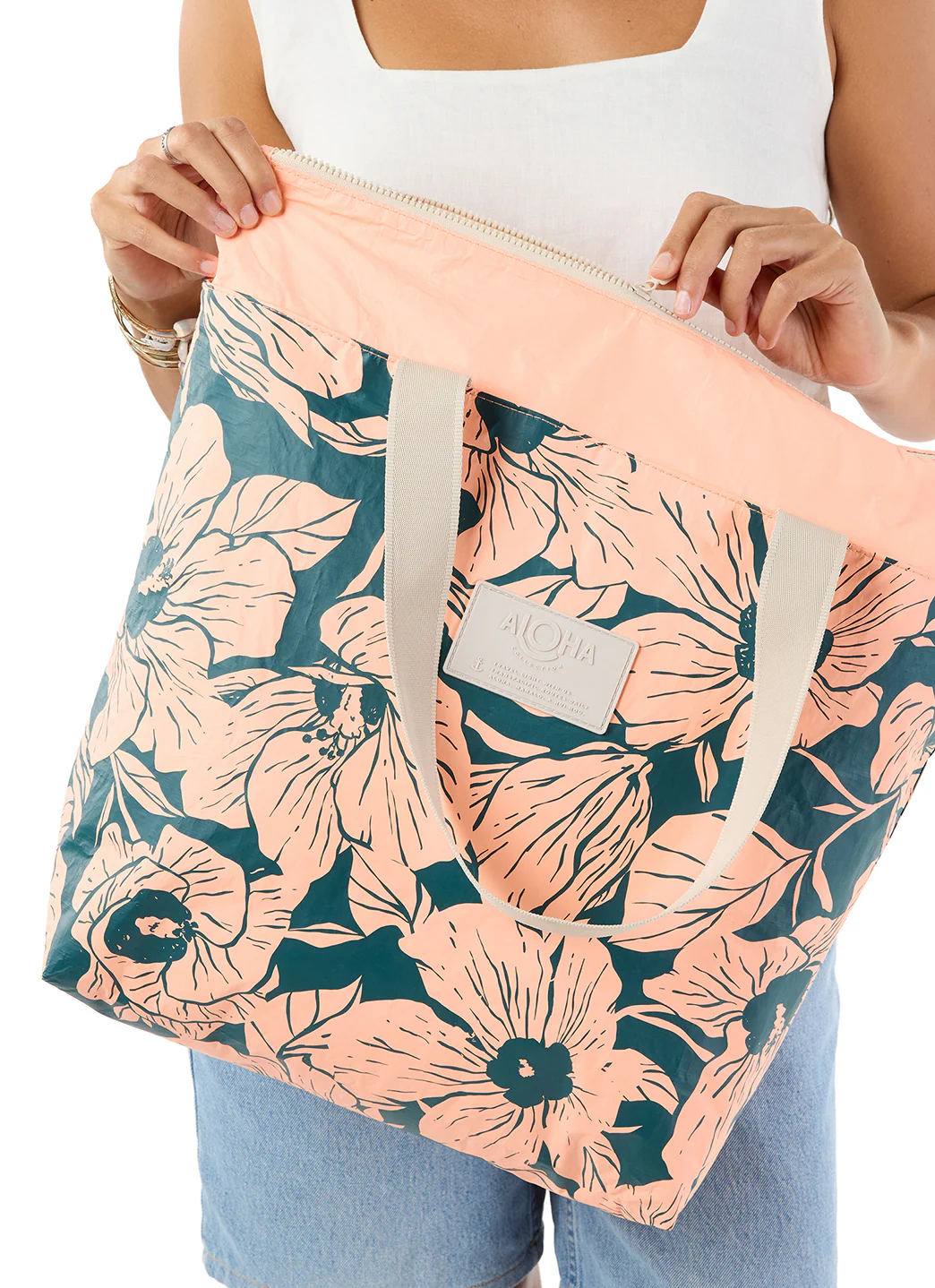 ALOHA Flor del Mar Day Tripper Beach Tote - Image 6