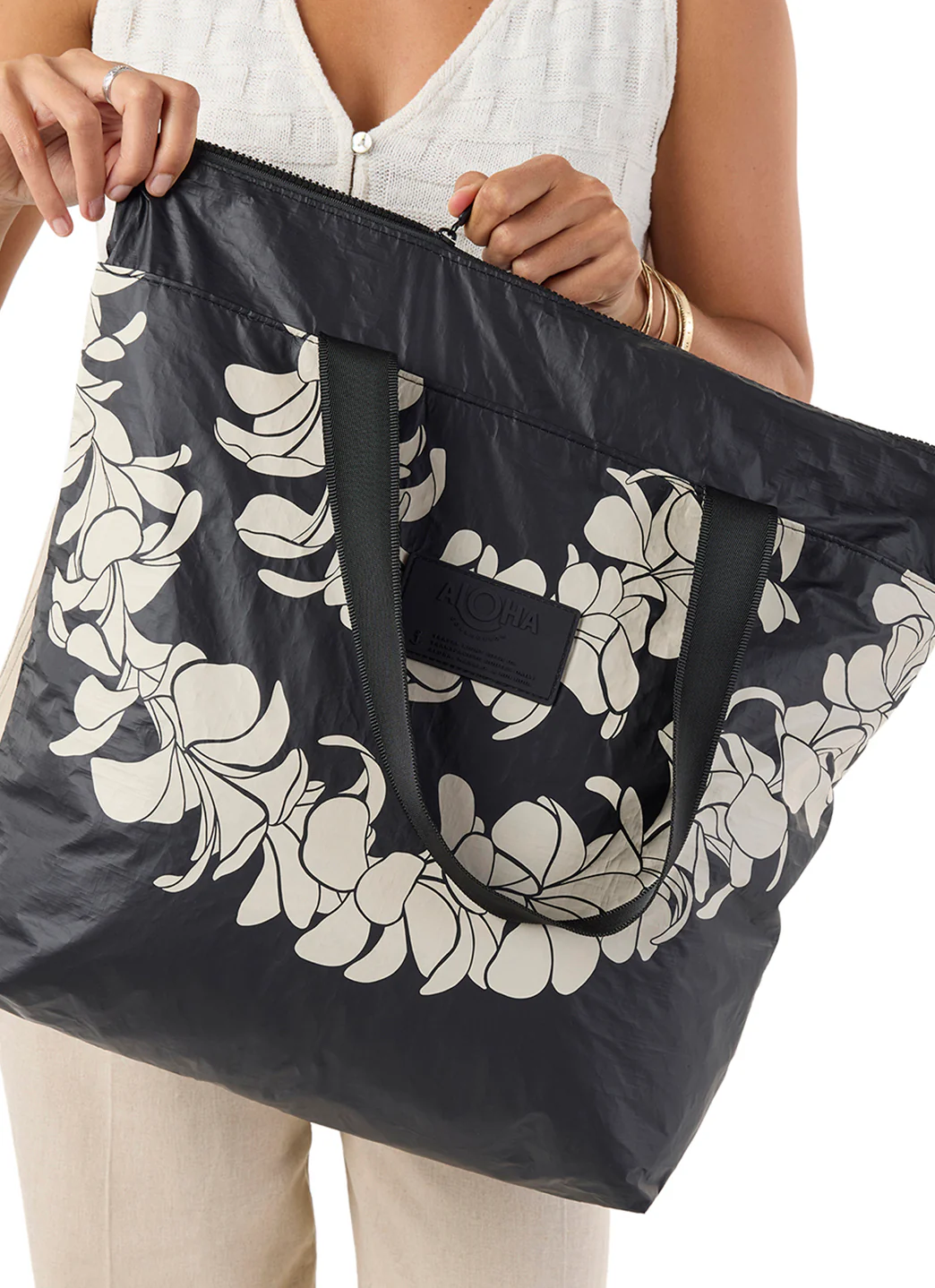 ALOHA Plumeria Lei Day Tripper Beach Tote - Image 13