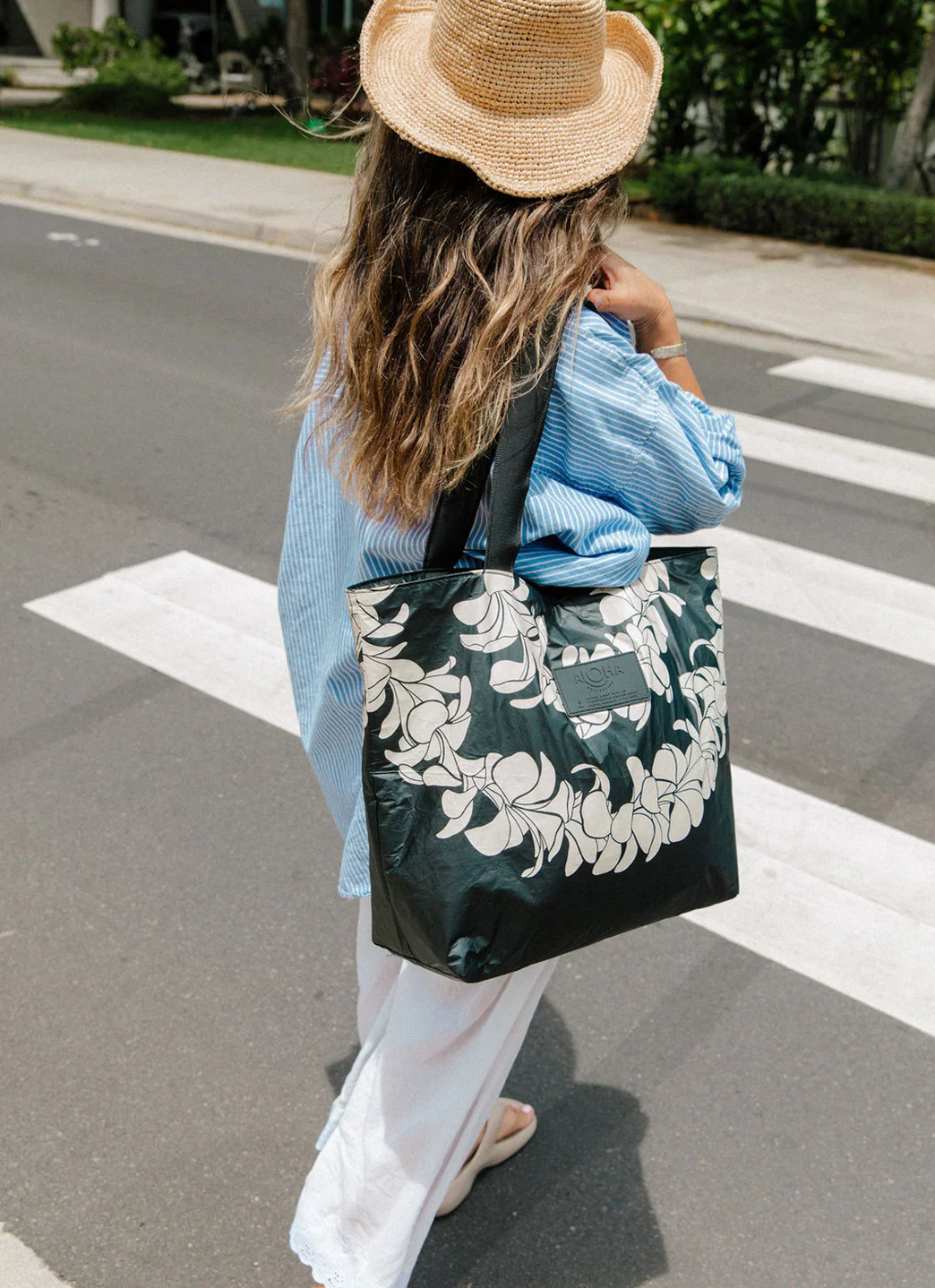 ALOHA Plumeria Lei Day Tripper Beach Tote - Image 14