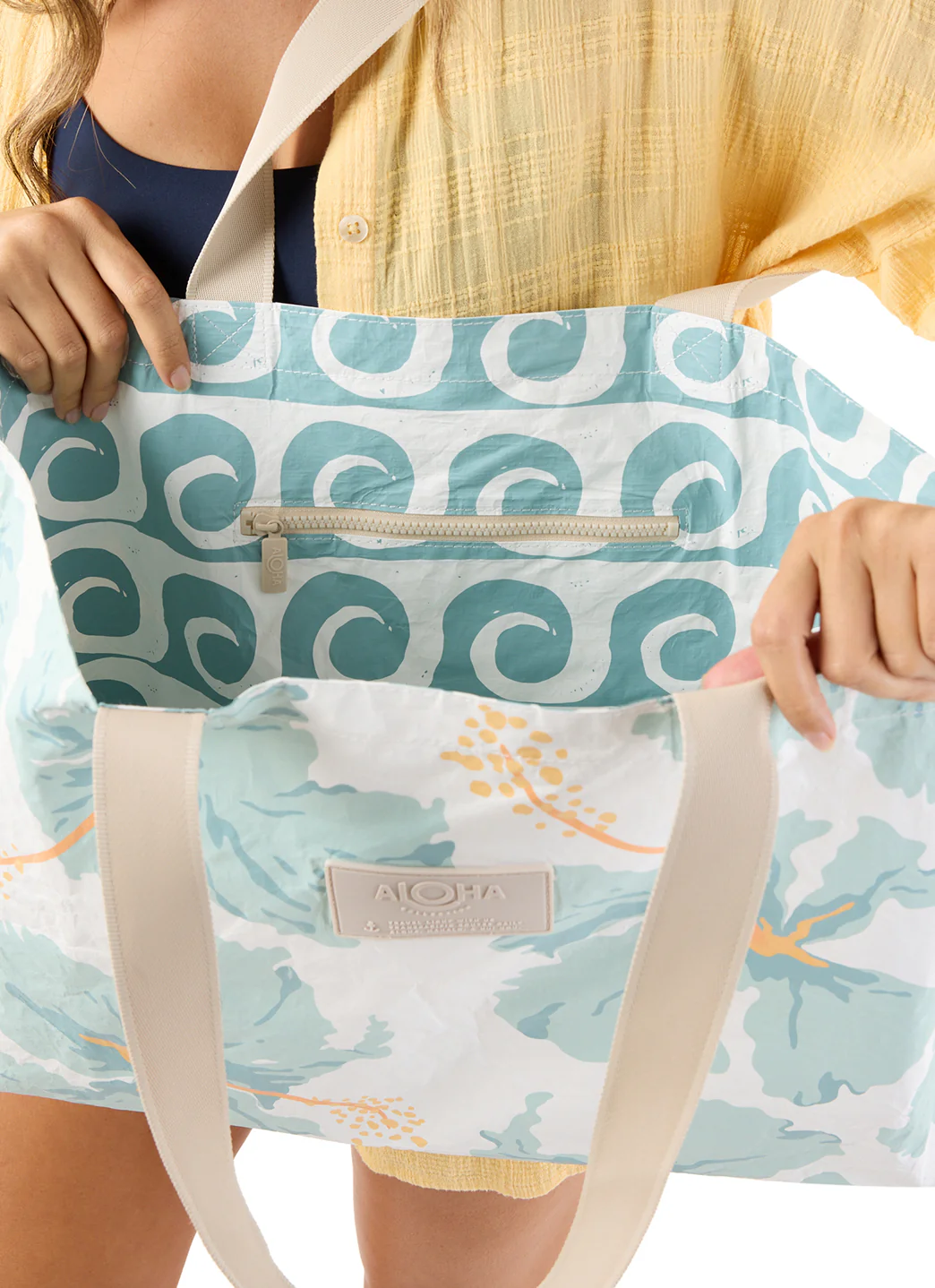 ALOHA Tahaa Holo Holo Reversible Beach Tote - Image 7