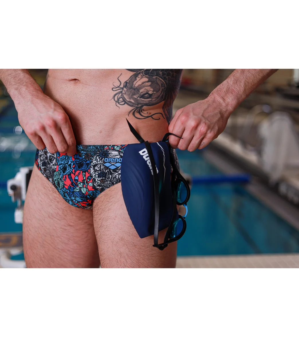 Arena Men's Drew Kibler Skulls/Rose Brief Swimsuit - Image 8