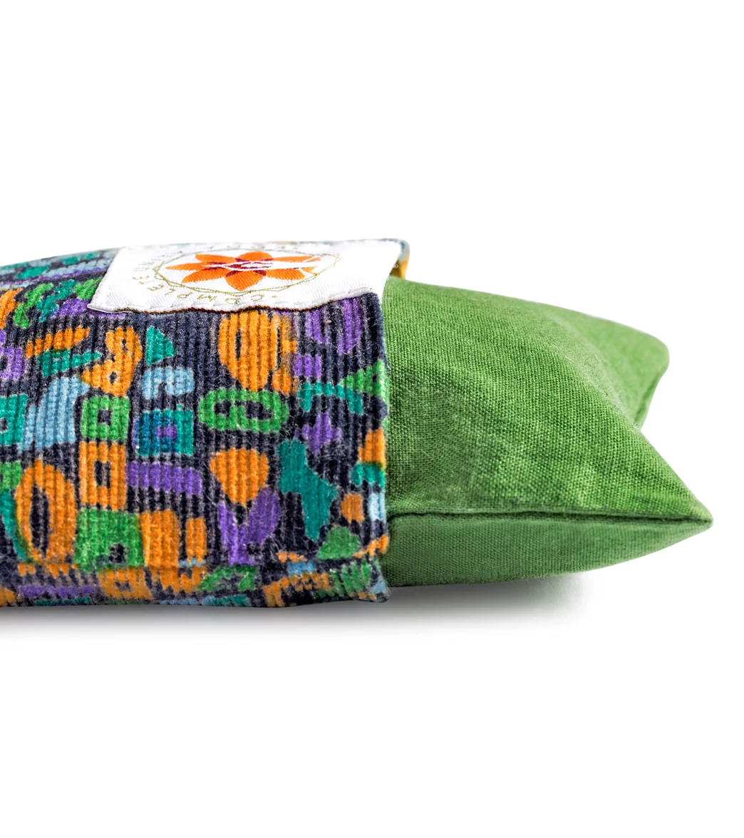 Complete Unity Retro Print Eye Pillow - Image 5