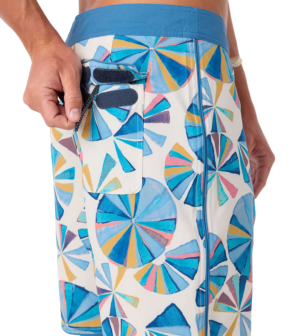 O'Neill Men's 19" Hyperfreak Mysto Scallop Board Shorts - Image 4