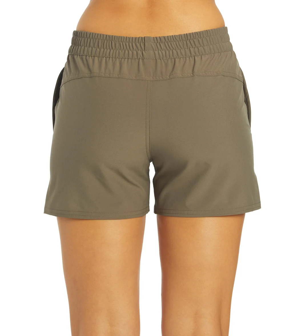 O'Neill Women's Jetties Stretch 4" Boardshorts - Image 10
