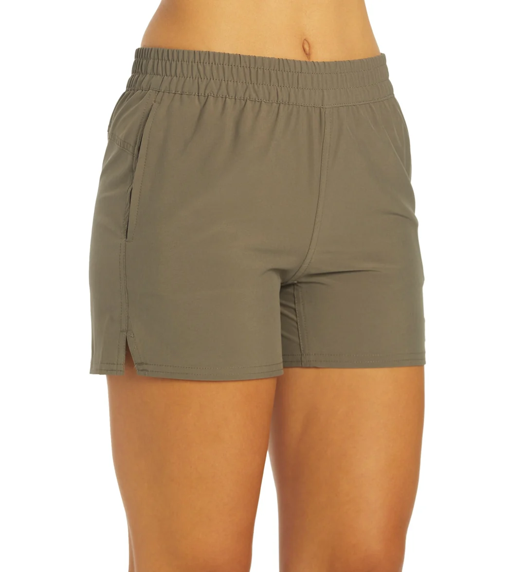 O'Neill Women's Jetties Stretch 4" Boardshorts - Image 9