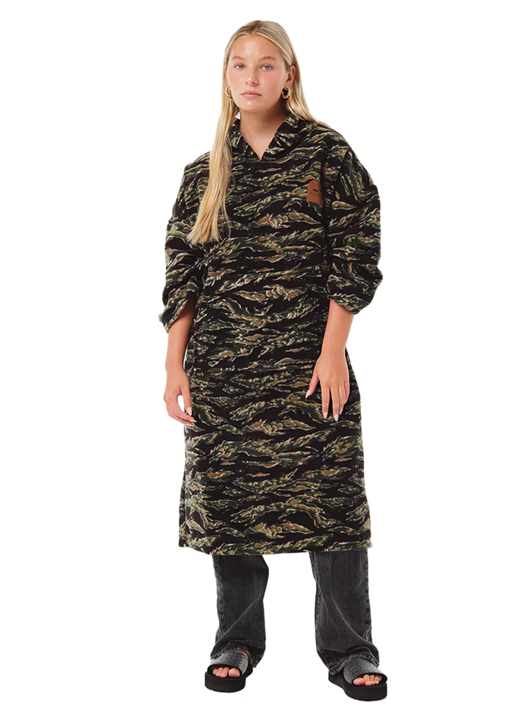 Slowtide Major Everyday Chilling Fleece Poncho - Image 2