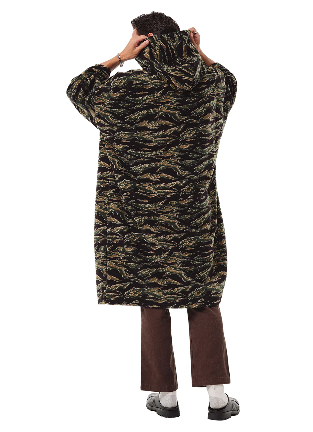 Slowtide Major Everyday Chilling Fleece Poncho - Image 6