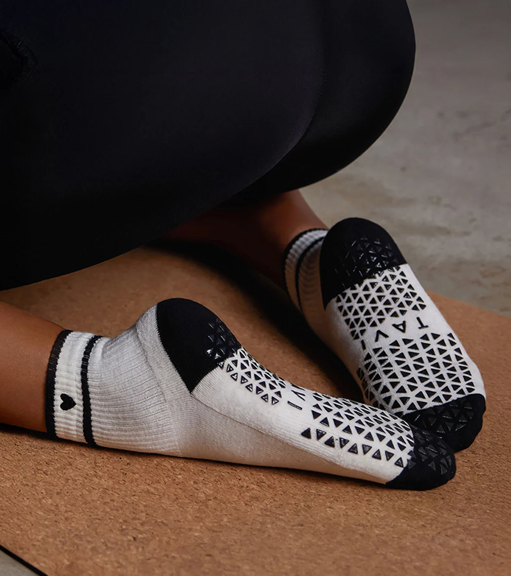 Tavi Aria Yoga Grip Socks - Image 22