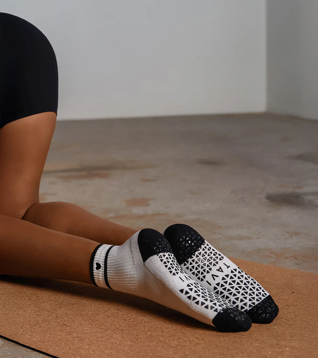 Tavi Aria Yoga Grip Socks - Image 23