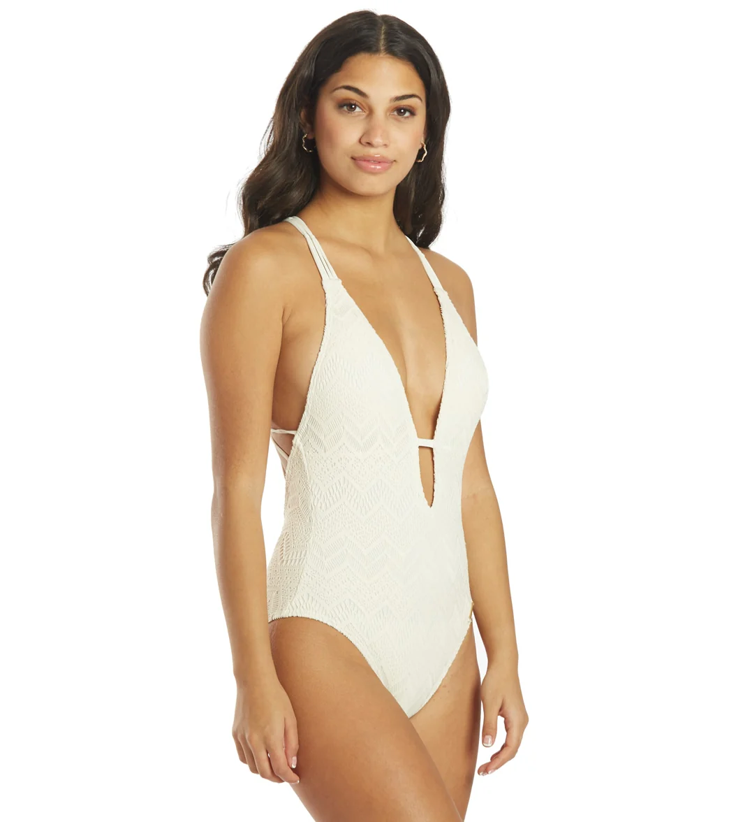 Vince Camuto Women's Crochet Plunge V Neck One Piece Swimsuit - Image 2