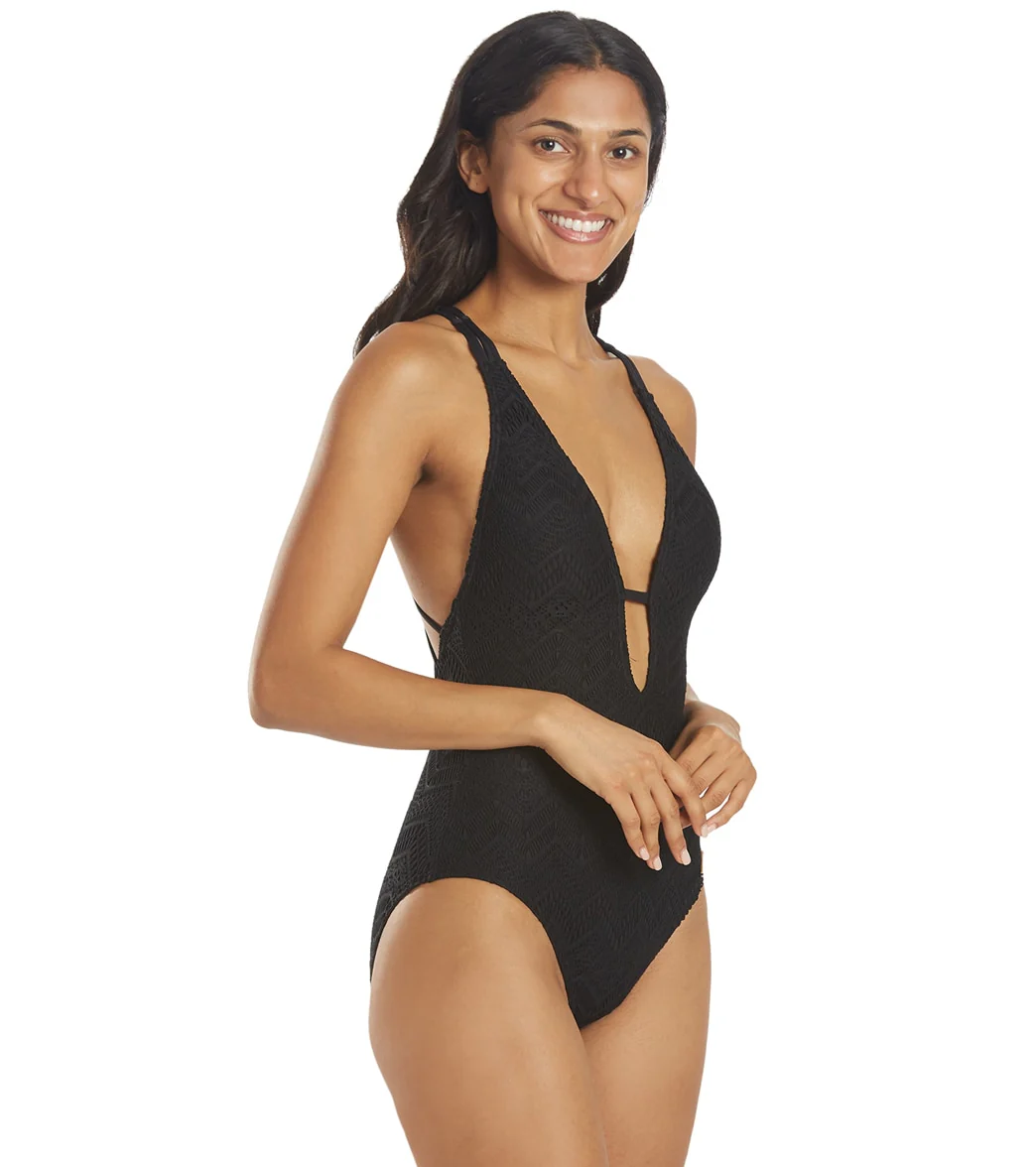Vince Camuto Women's Crochet Plunge V Neck One Piece Swimsuit - Image 9